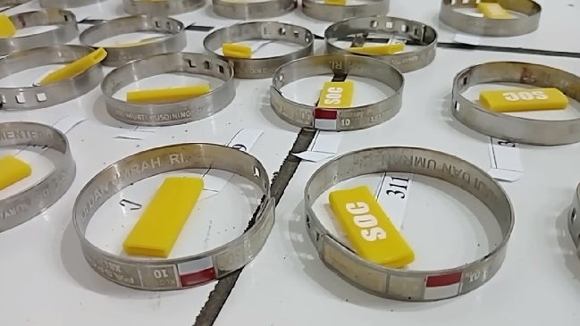 Raup Cuan Perajin Gelang Identitas Asal Jepara Pada Musim Haji